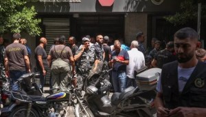 Toma de rehenes en un banco en Beirut: el atacante amenaza con asesinar a todos si no le devuelven sus ahorros