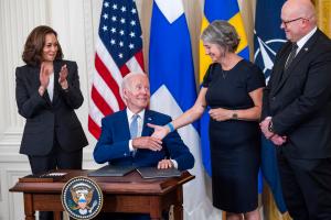 Biden ratificó apoyo de EEUU a adhesión de Finlandia y Suecia a la Otan