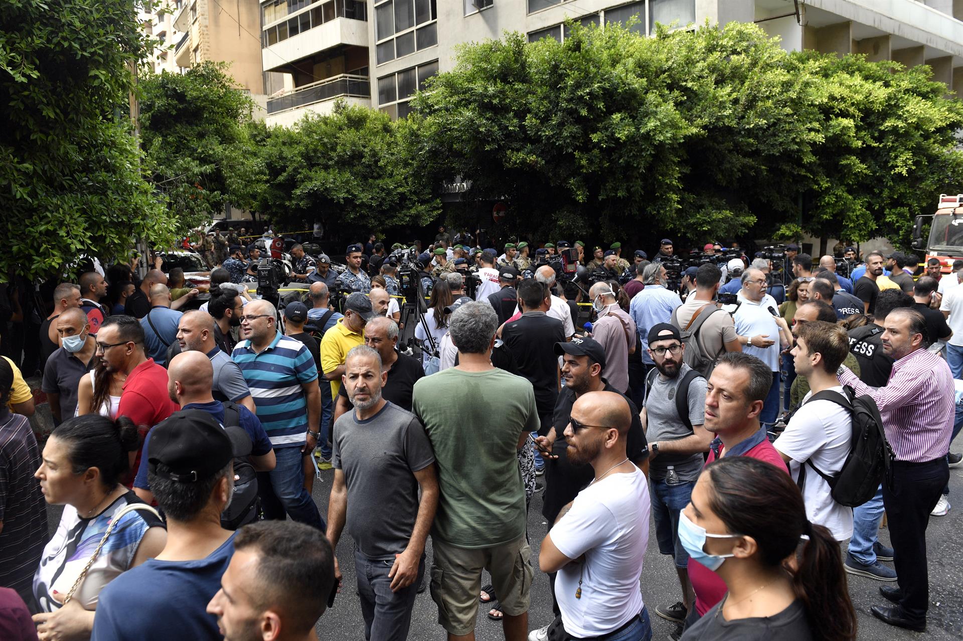 En libertad y sin cargos el hombre armado que tomó una sede bancaria en Beirut