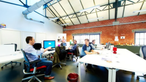 Día internacional del coworking: qué es y cuáles tecnologías se implementan en esas oficinas