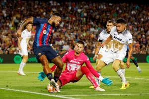 “Me da vergüenza”: portero de Pumas se confesó tras la media docena de goles recibidos por el Barça