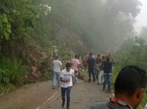 EN FOTOS: vía hacía Choroní colapsó tras las incesantes lluvias #10Ago