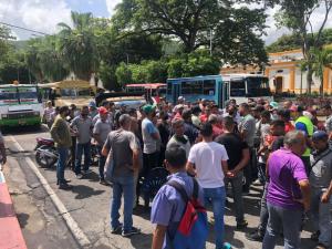 Transportistas paralizan unidades para exigir el ajuste de pasaje urbano en capital de Guárico