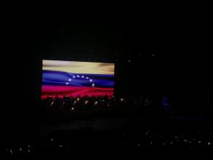 Samo enamoró al público caraqueño con su concierto sinfónico en el Teresa Carreño (VIDEOS)