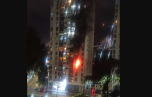 Reportaron apartamento en llamas en la avenida Sucre de Catia este #12Ago (VIDEOS)