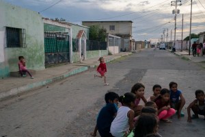 El drama de los niños migrantes: Colombia quiere que lo adopten y en Venezuela, su familia lo quiere de vuelta