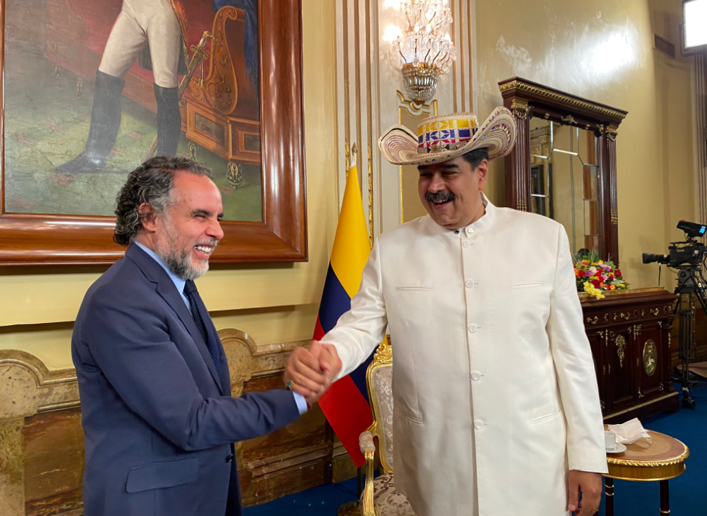 Embajador colombiano en Venezuela presentó sus credenciales ante Maduro (Fotos)