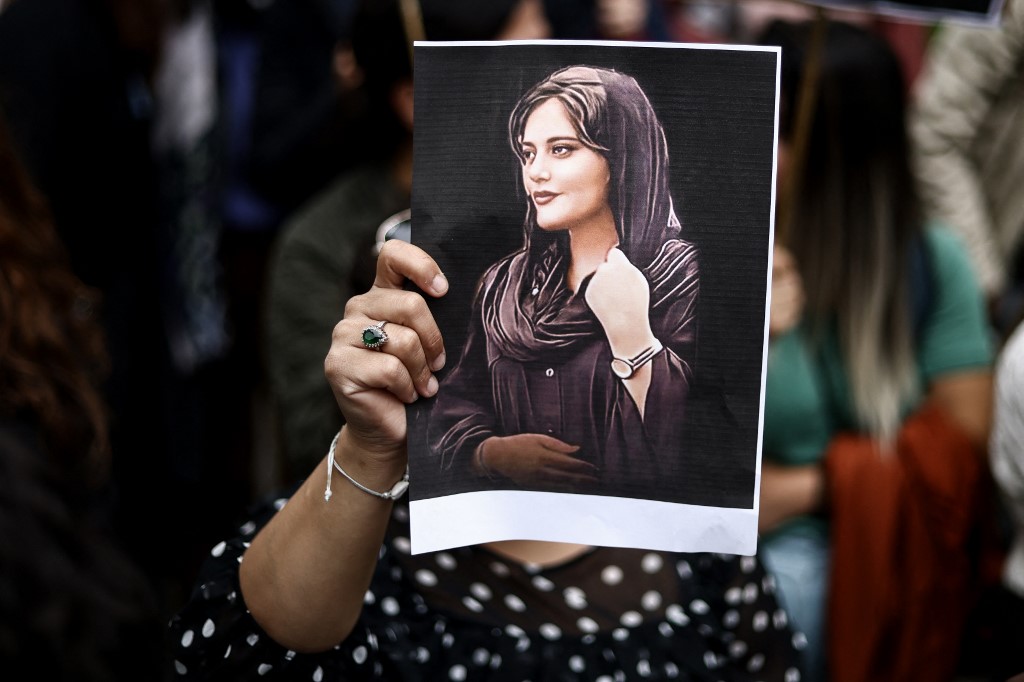 Las protestas por Mahsa Amini en Irán cumplen una semana con al menos 26 muertos (VIDEOS)
