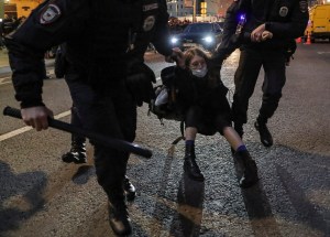 En Rusia, los manifestantes detenidos deben elegir: el frente o la cárcel