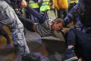 El Kremlin ya arrestó a más de 120 personas en una nueva jornada de protestas contra Putin