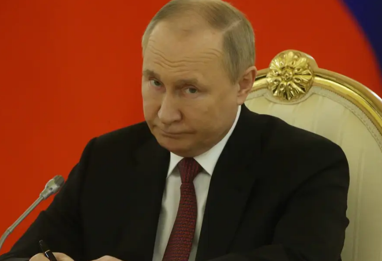 Un despiadado Putin hace alarde de su poder con una burla que podría desvanecer las opciones a detener la guerra