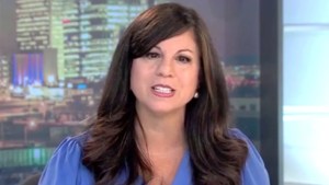 El momento en que una presentadora tiene síntomas de un derrame cerebral en vivo (Video)