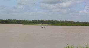 Pesca de arrastre provoca contaminación del agua en la selva de Delta Amacuro