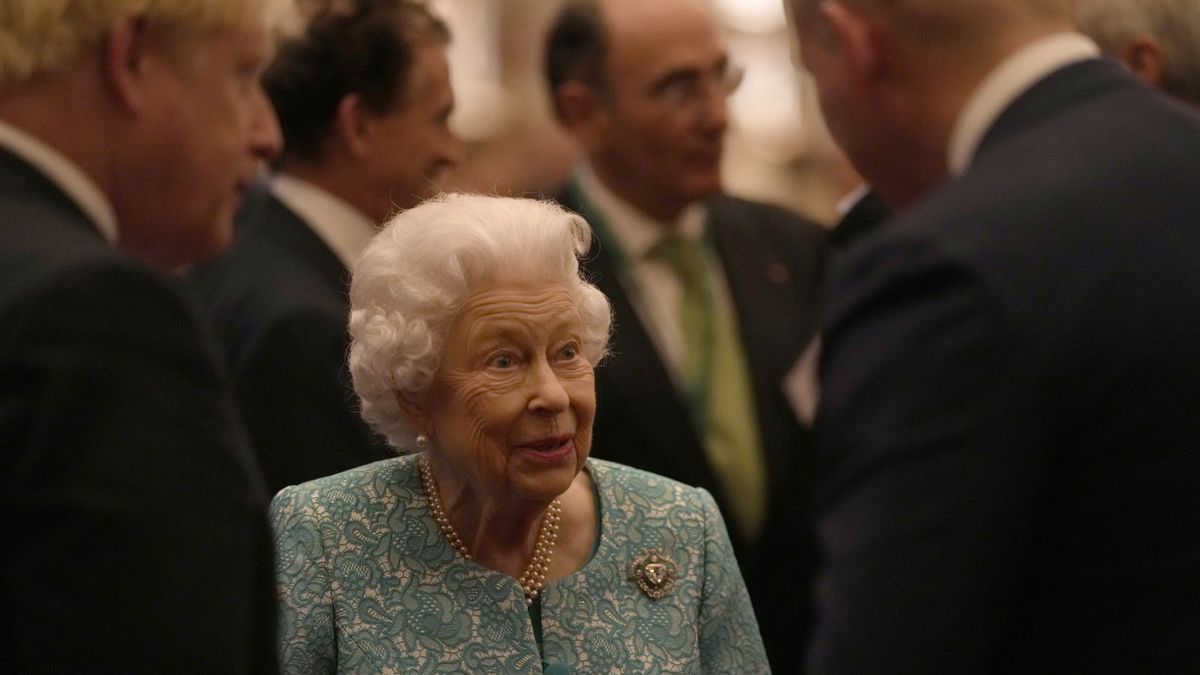 La Reina Isabel II suspende una reunión de su Consejo Privado por recomendación médica