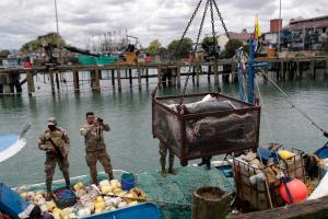 Autoridades de Panamá sorprendieron a embarcación colombiana pescando en una zona prohibida (FOTOS)