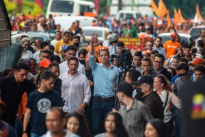 Acompañado por los venezolanos, Guaidó desafío a Maduro en las calles y exigió fecha para presidenciales (VIDEO)