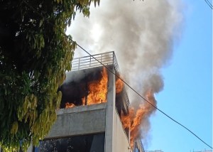EN IMÁGENES: incendio en un apartamento de Chacao fue controlado por los bomberos #3Oct