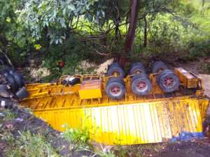 Gandola se volcó cuando transportaba maíz en Aragua este #25Oct (Fotos)