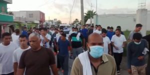 Venezolanos expulsados a México intentan ingresar de nuevo a EEUU en una marcha (VIDEOS)