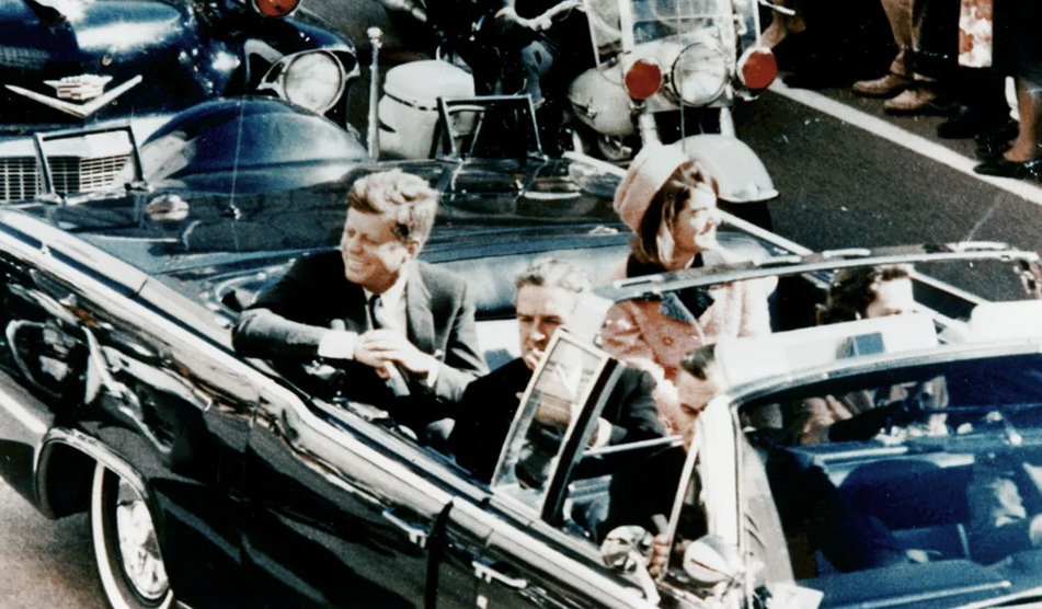 Demora en desclasificación de archivos sobre el asesinato de Kennedy desata sospechas