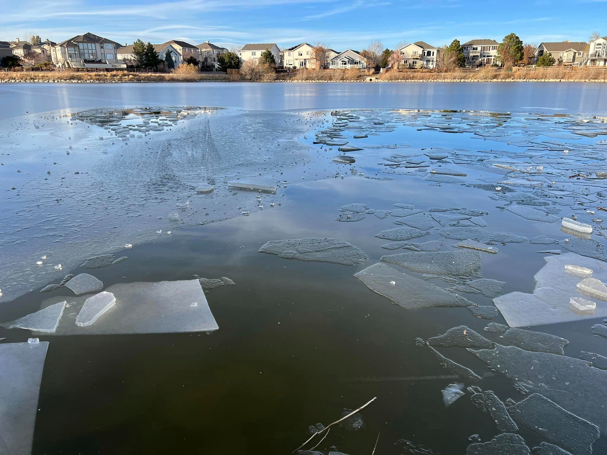 Tragedia en Colorado: joven murió tratando de salvar a sus amigos que cayeron en un lago congelado