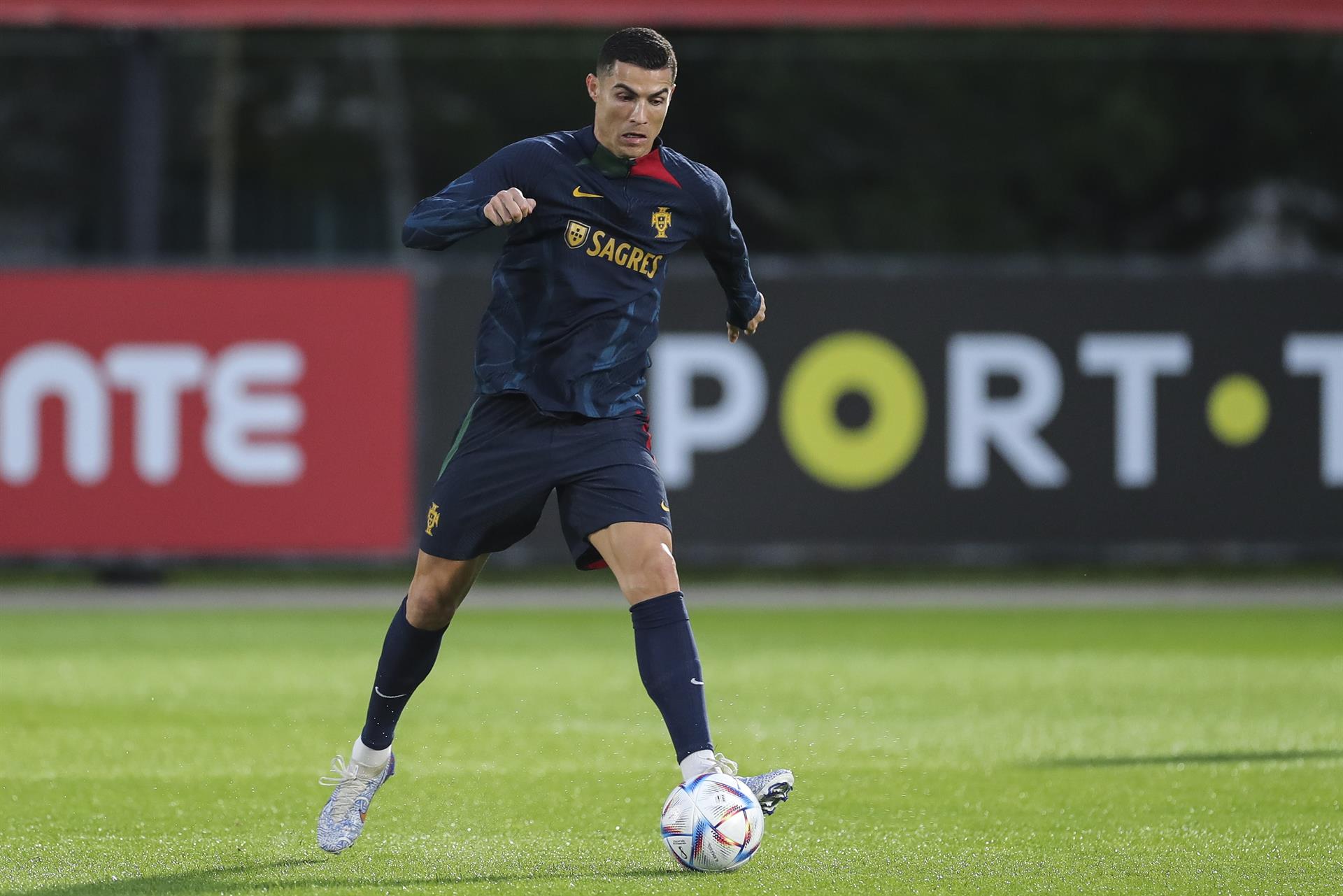 Cristiano Ronaldo se entrena con Portugal en plena polémica con el Manchester United