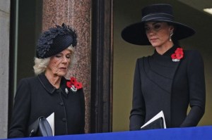 Qué significaba el gesto de Kate Middleton a Camilla en su primer acto como reina, según una experta en lenguaje corporal