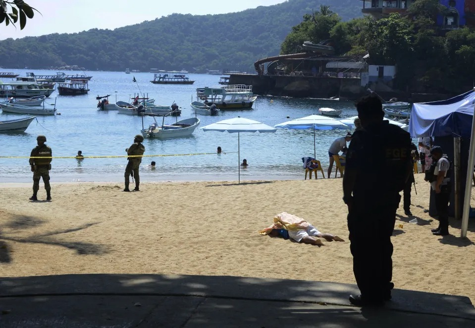 Turistas se topan con cadáveres flotando en plena playa de Acapulco