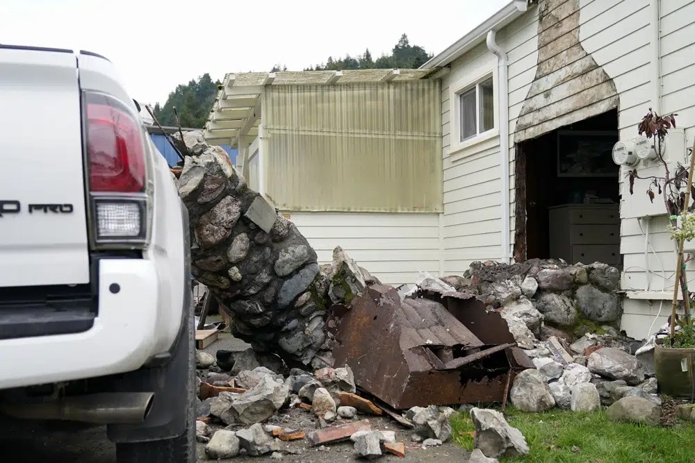 Varias localidades de California se mantienen sin servicio eléctrico tras fuerte terremoto
