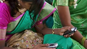 Prohíben celulares y fotos en templos para proteger santidad en el sur de India