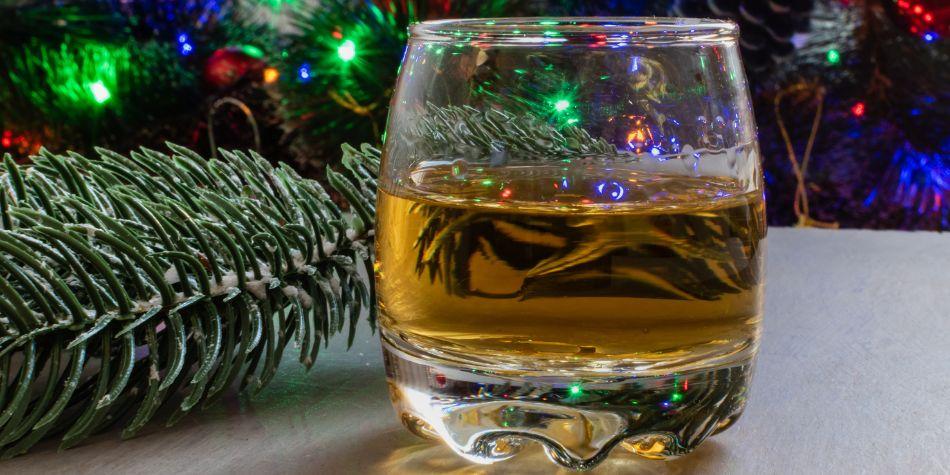 Regalo mortal en Colombia: así sobrevivió un joven tras tomar licor adulterado en Navidad