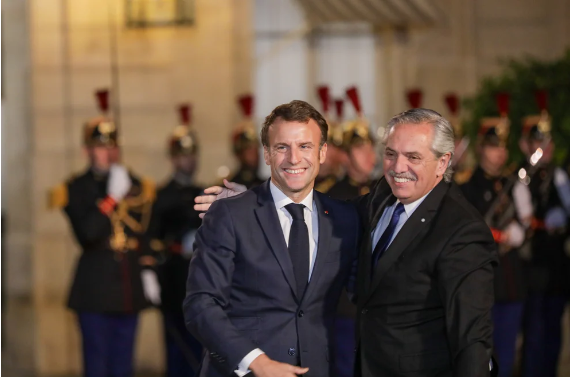 Alberto Fernández le deseó lo mejor a Emmanuel Macron, excepto para la final entre Argentina y Francia