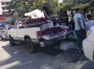 Merideños estiran los “cobres” para comprar las tradicionales uvas y pedir los deseos para el Año Nuevo