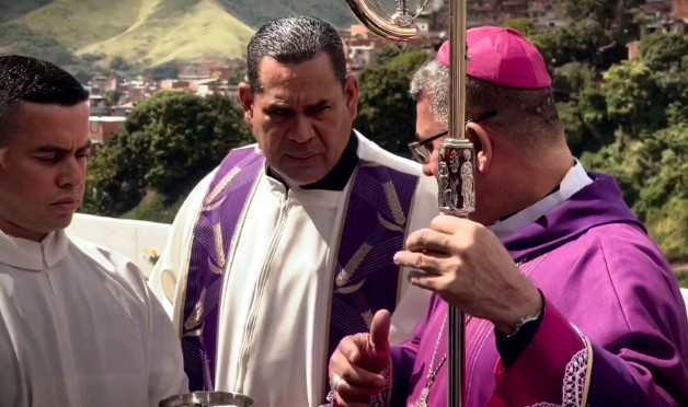 Monseñor Benito Adán Méndez: El Obispo que bendijo e inauguró capilla dentro del centro de tortura del Sebin (VIDEO)
