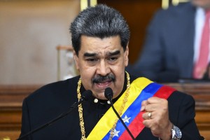 Maduro: ¿y si vendes uno de tus Rolex para pagar el sueldo de los maestros?