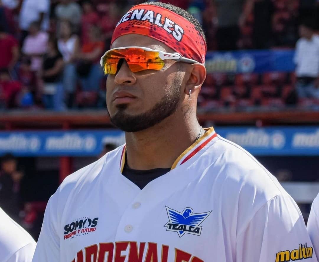 Néstor Molina enciende las redes contra los umpires de la Lvbp