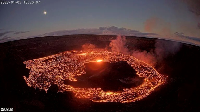 ¡Alerta en Hawái! El volcán Kilauea volvió a entrar en erupción y expulsó enormes fuentes de lava