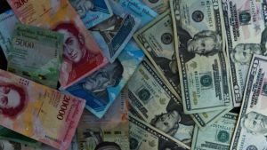 A 40 años del “Viernes Negro”: Una depreciación del bolívar que continúa en 2023