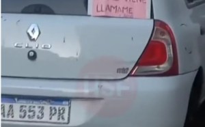 VIDEO: Embarazada se cansó de que su pareja la rechace y le dejó un llamativo cartel en el auto