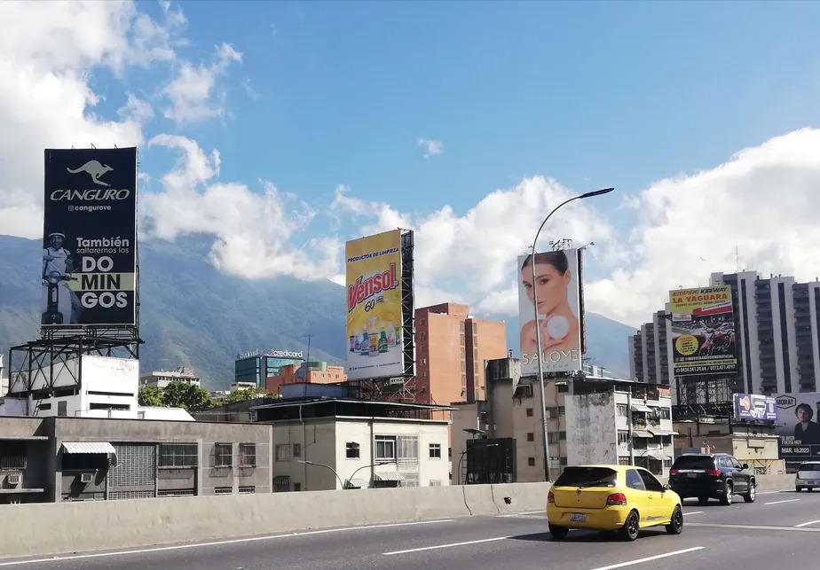 O Globo: Maduro usa publicidad para sugerir una recuperación económica aún lejana