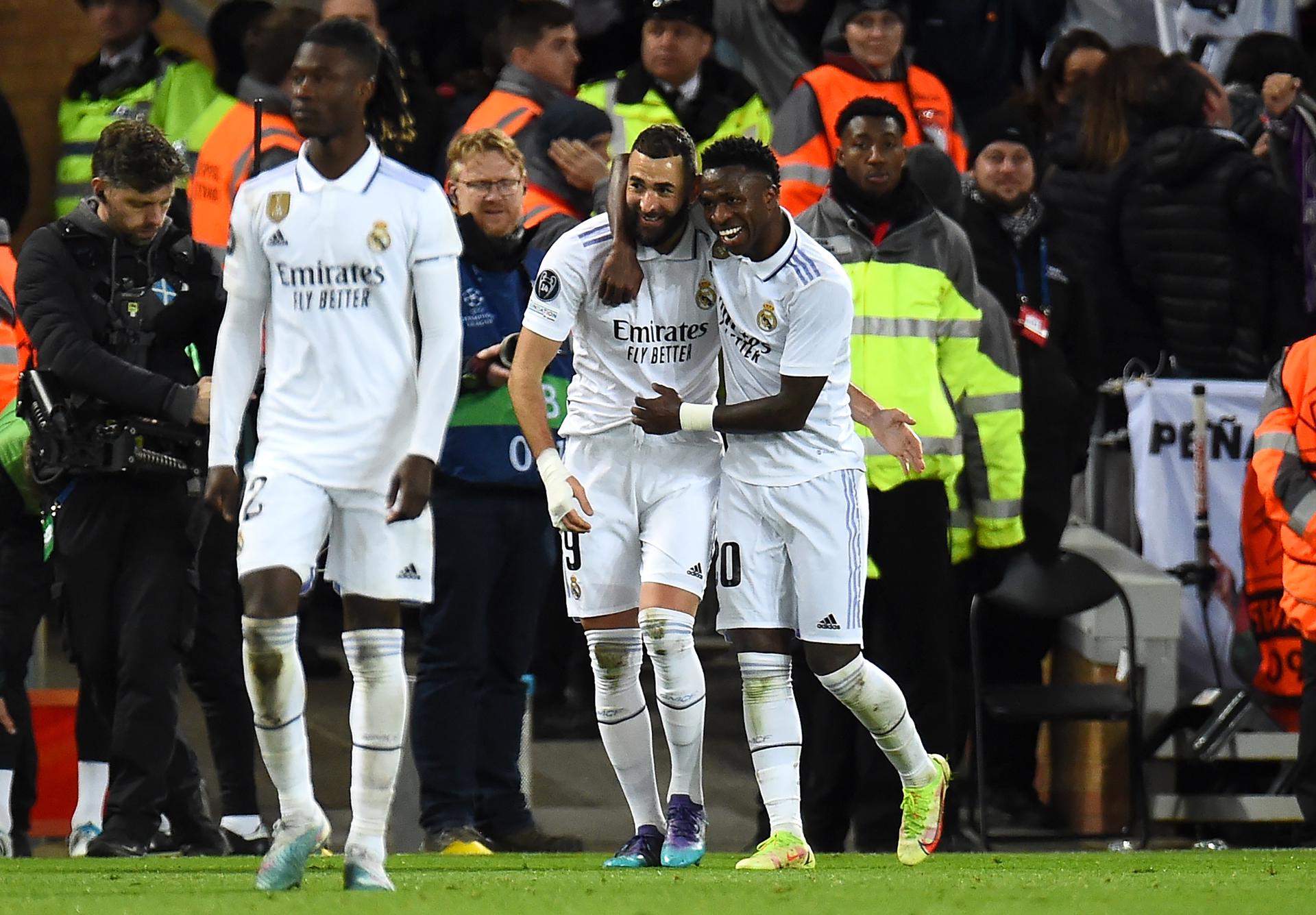 Vinicius y Benzema lideraron una goleada histórica del Real Madrid al Liverpool en Anfield