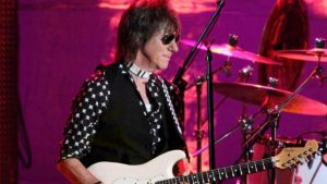 Jeff Beck, la leyenda del rock recién fallecida podría ganar el Grammy junto a Ozzy Osbourne