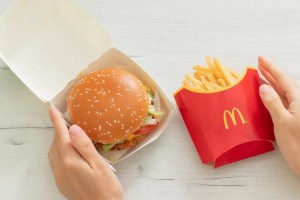 Era la hamburguesa más perfecta de McDonald’s, pero el pedido se entregó sin lo más primordial (VIDEO)