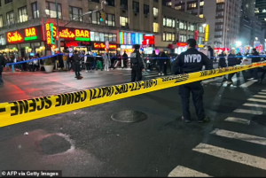 Un hombre muerto tras tiroteo en Times Square, centro turístico de Manhattan