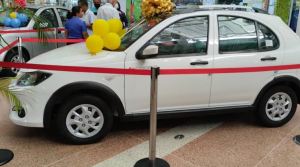 “Venezuela se arregló” y Maduro vende carros iraníes a 2.500 salarios mínimos (FOTOS)