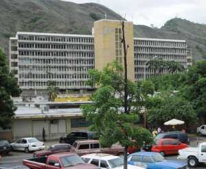 Mafia en el Hospital Central de Maracay: camilleros cobran un dólar para trasladar pacientes