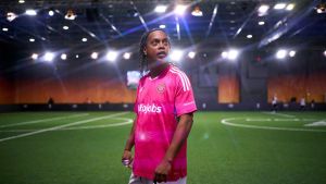 El increíble salario de Ronaldinho por jugar en la Kings League