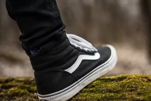 Adolescente en Míchigan tiene pies gigantes y no encuentra calzado de su talla en ninguna zapatería del mundo