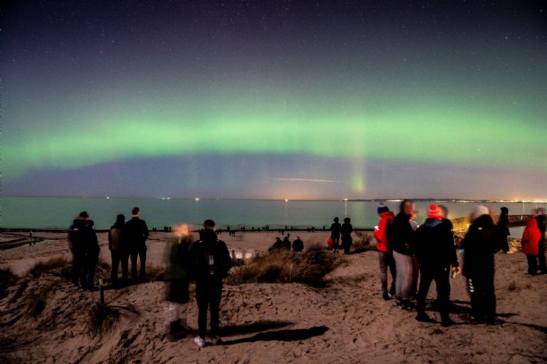 Sorprendentes IMÁGENES: auroras boreales aparecen en el cielo de Inglaterra, Francia y Alemania