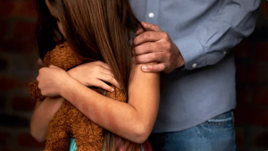 Táchira: padrastro abusaba de los hijos de su pareja y ella “ni pendiente”… hasta que los delataron en el colegio de los niños